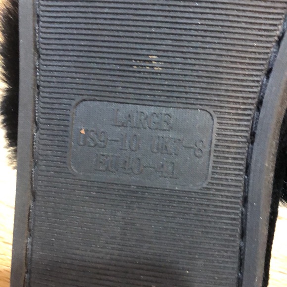 Pink fluffy cross cross strap slippers and black fluffy black cross slippers - Picture 10 of 11